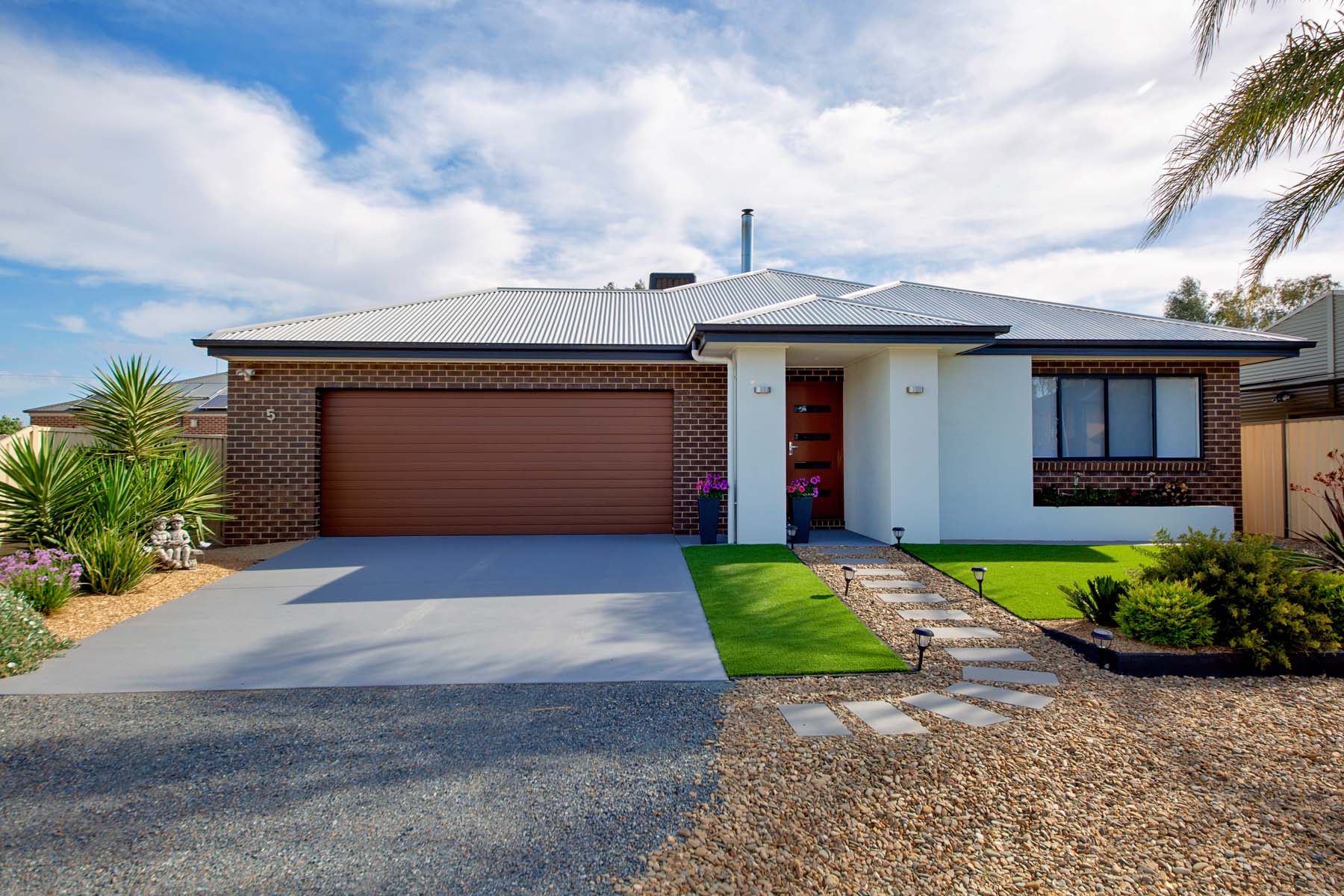 5 CLARKE STREET, BUNDALONG, 3730